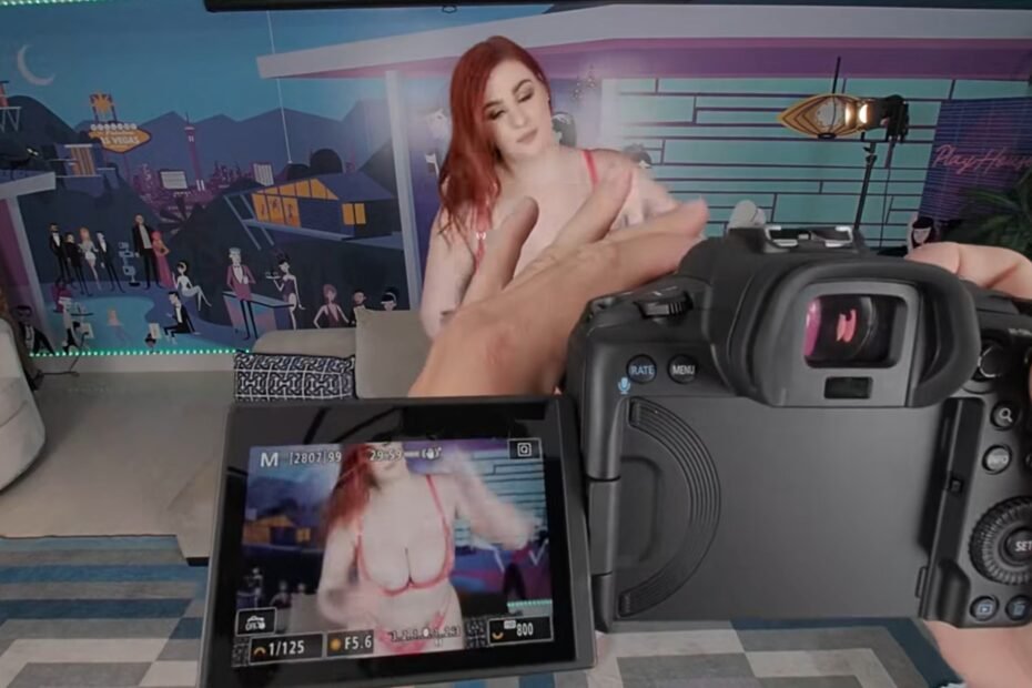 A photographer fucks his redheaded model in pov